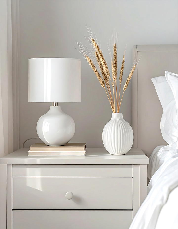 Bedroom Nightstand Simplicity - 50 minimalist fall decor ideas