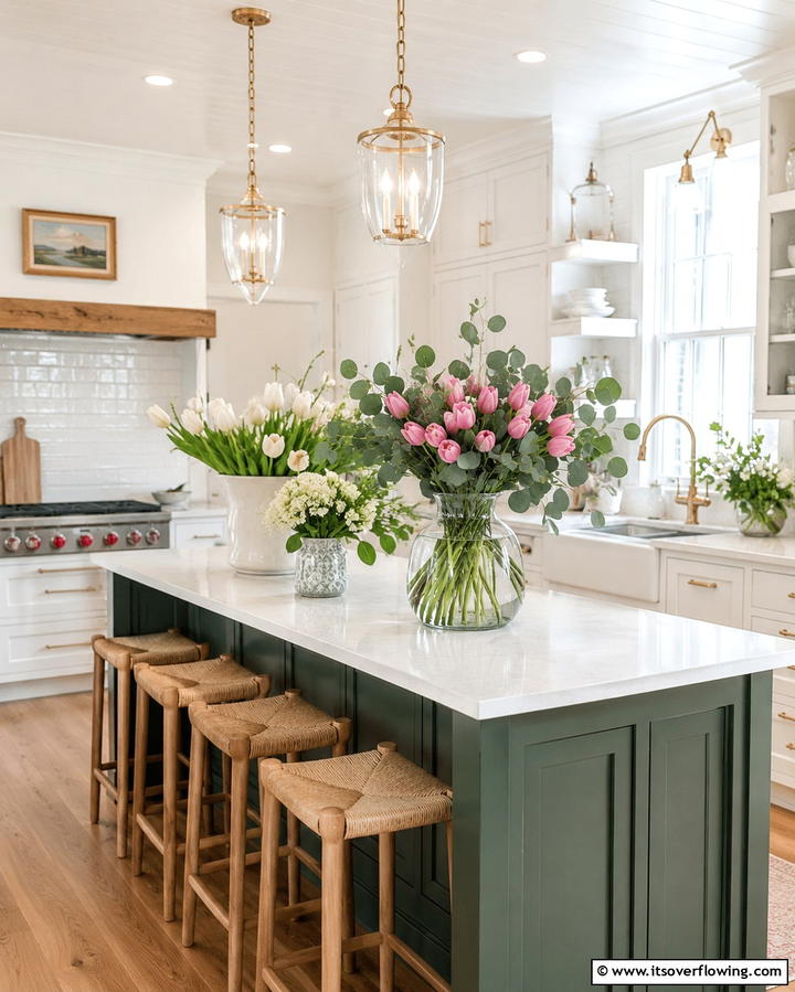 Arrange Fresh Flowers in Vases - 25 Housewarming Decoration Ideas to Welcome New Neighbors