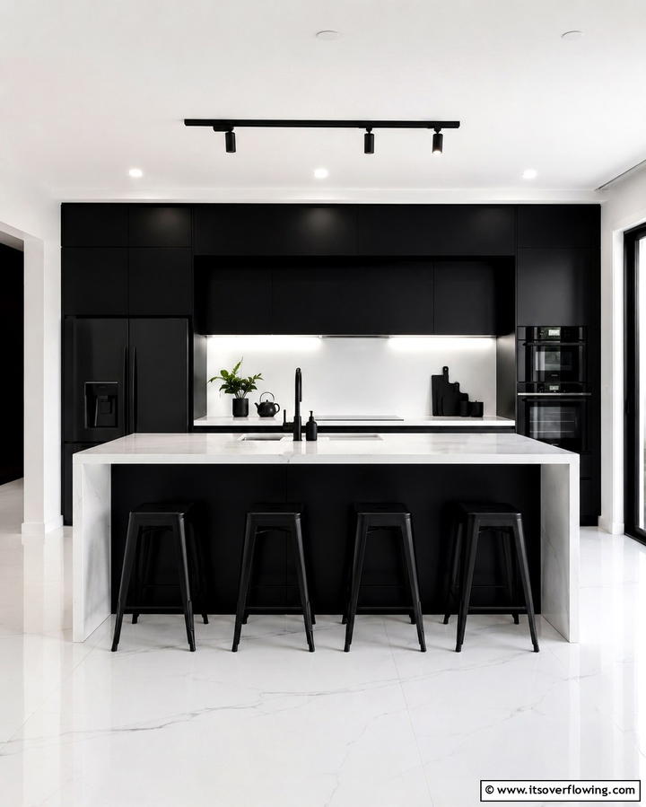Black and White Contrast - 25 Japanese Style Kitchen Ideas for a Zen Atmosphere