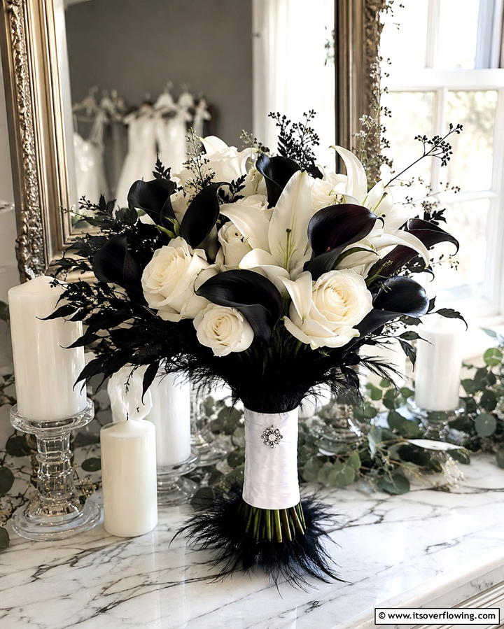 Black and White Wedding Bouquet - 25 Black and White Wedding Ideas for Classic Elegance