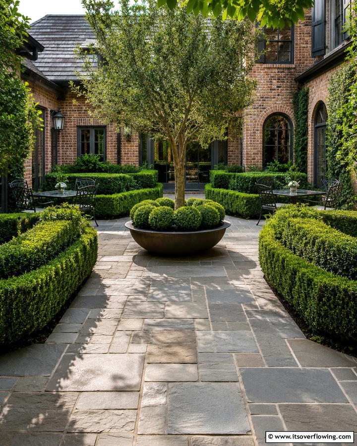 Boxwood Courtyard Design - 25 Elegant Front Yard Boxwood Design Ideas