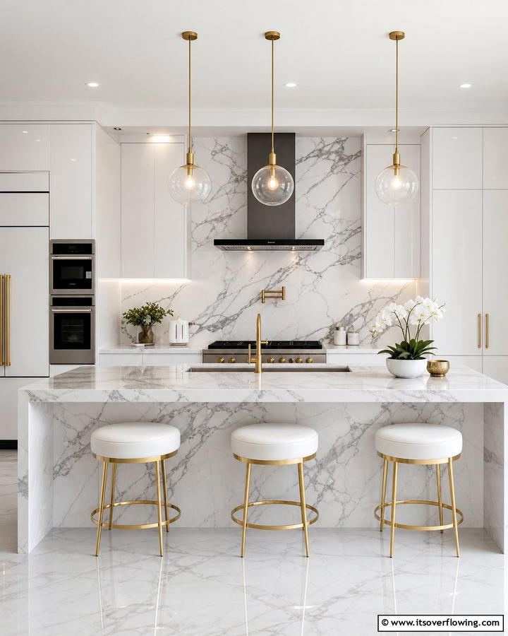 Chic Marble Look - 30 Kitchen Splashback Ideas for Chic and Practical Walls