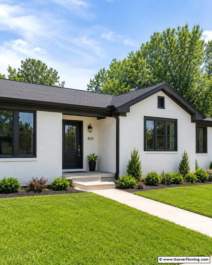 Contrasting Trim Colors - 25 Ideas for Ranch-Style Home Exteriors