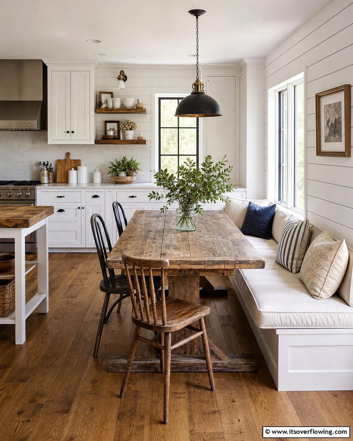 Cozy Breakfast Nook - 21 Farmhouse Kitchen Ideas for a Cozy, Timeless Look