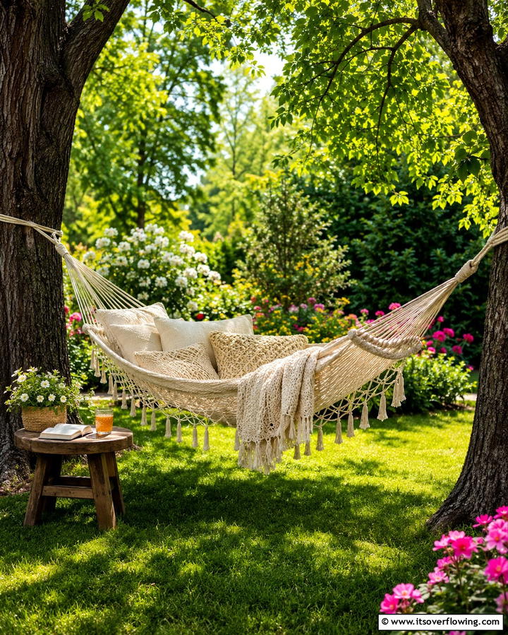 Cozy Hammock Haven - 25 Outdoor Reading Nook Ideas for Relaxation