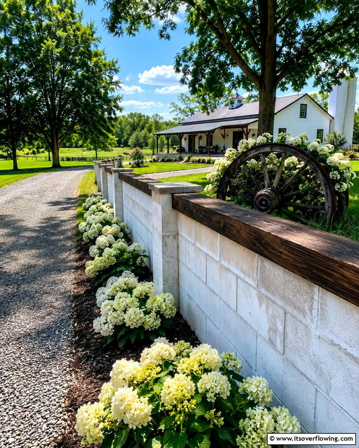 Creative Outdoor Screen - 30 Creative Cinder Block Fence Designs for Outdoor Spaces
