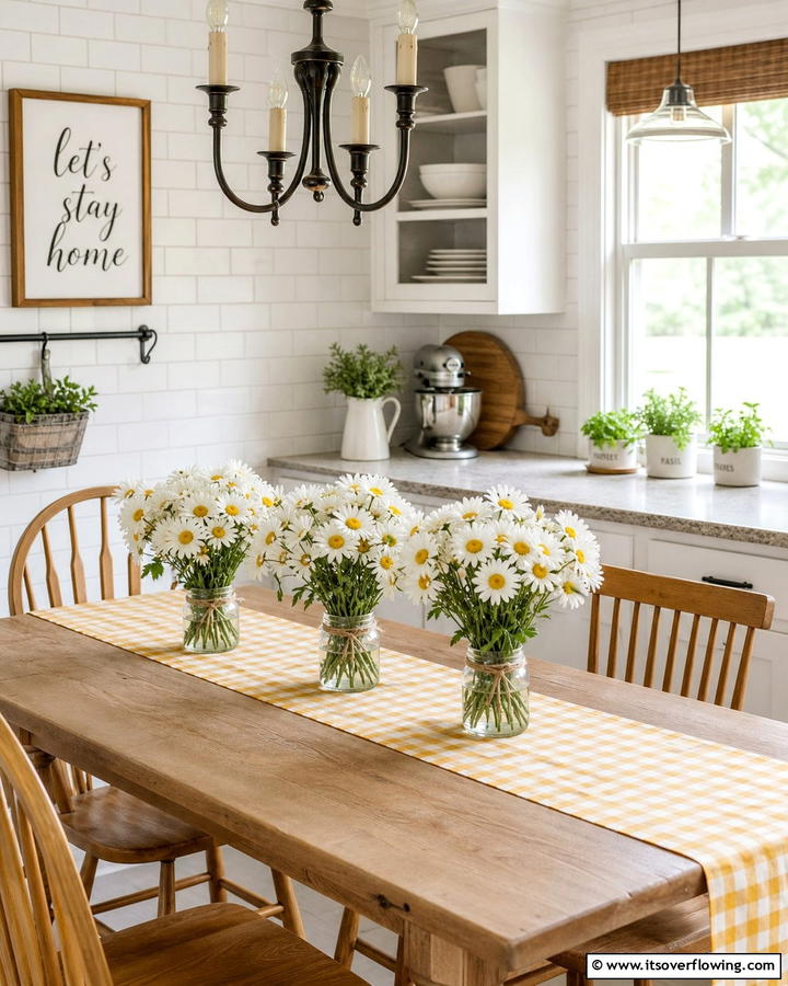 Dainty Daisy Design - 21 Flower Centerpiece Ideas for Elegant Tablescapes