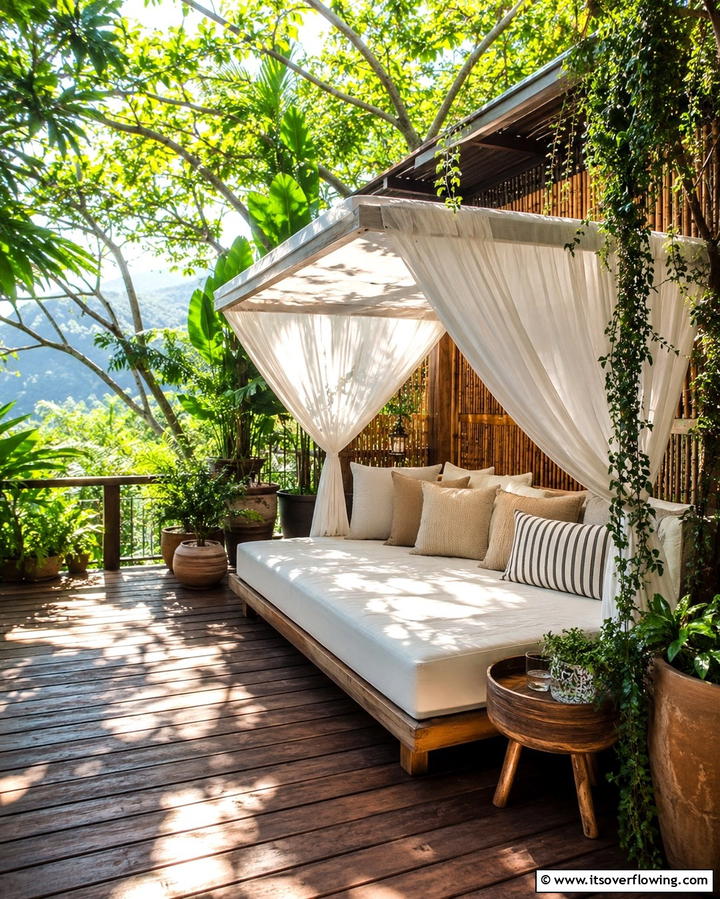 Daybeds - 25 Stylish Deck Seating Ideas for Outdoor Entertaining