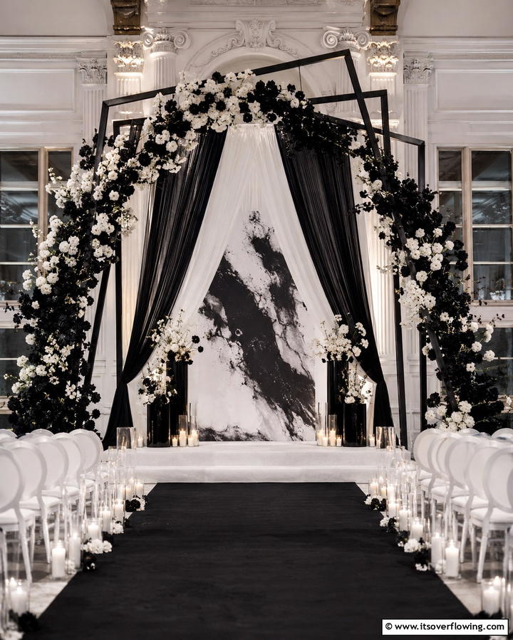 Dramatic Black and White Ceremony Backdrop - 25 Black and White Wedding Ideas for Classic Elegance