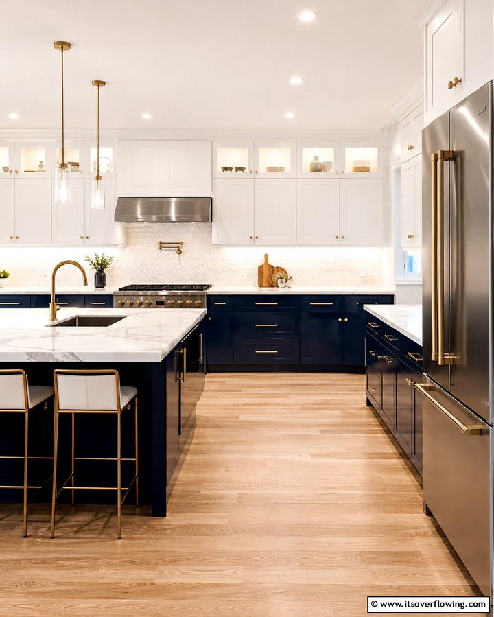 Dual Tone Italian Cabinets - 20 Italian Kitchen Design Ideas for a Classic Look