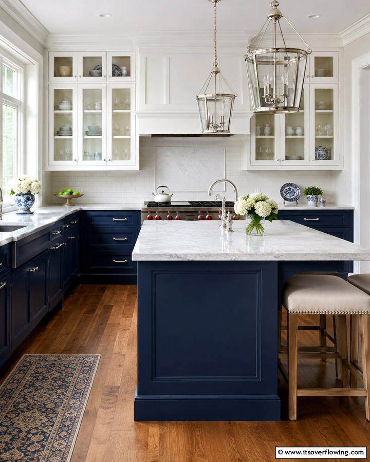 Elegant Navy and White Pairing - 25 Two-Tone Kitchen Cabinet Ideas for a Modern Look