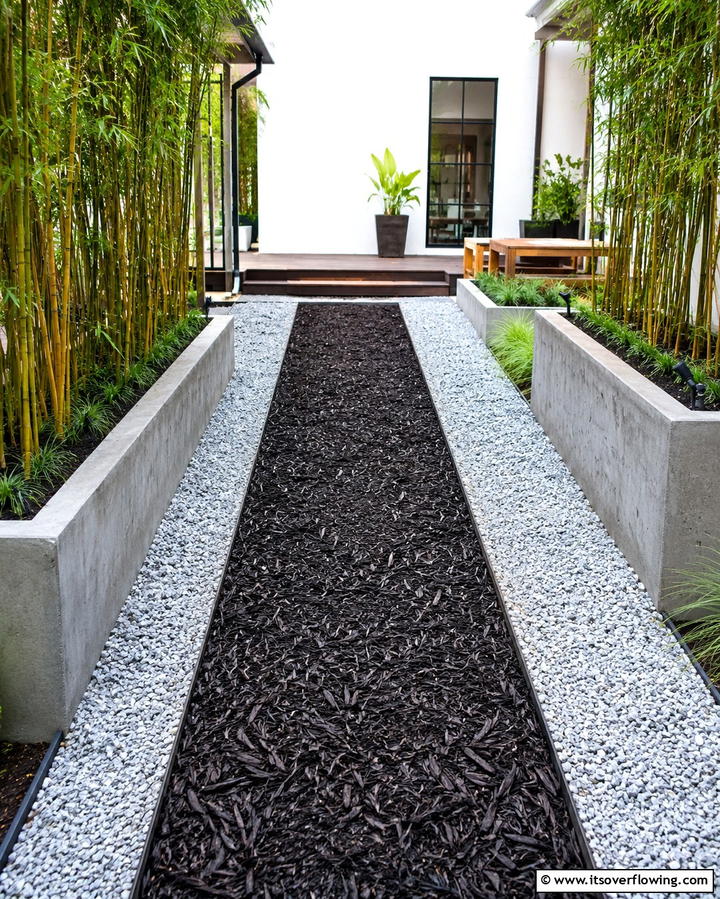Gravel Border Mulch Pathways - 25 Mulch Pathway Ideas for a Beautiful Garden
