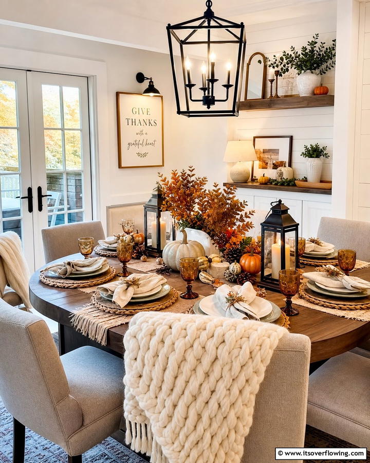 Inviting Cozy Table Settings - 21 Festive Thanksgiving Table Decor Ideas for Family Gatherings