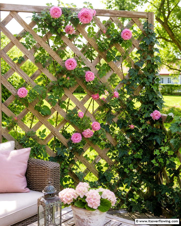 Lattice Style Pallet Fence - 25 Pallet Fence Ideas for Eco-Friendly Landscaping