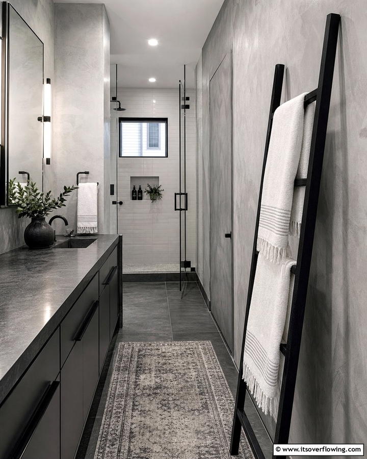 Minimalist Towel Racks - 25 Hallway Bathroom Ideas to Maximize Small Spaces