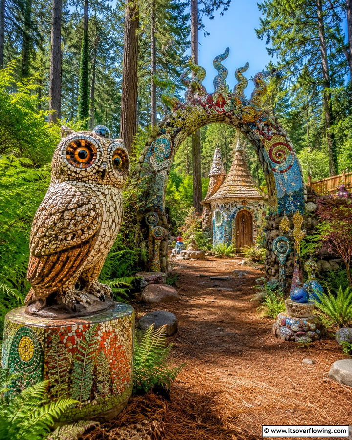 Mosaic Garden SculpturesOne - 25 Mosaic Garden Ideas to Add Artistic Flair