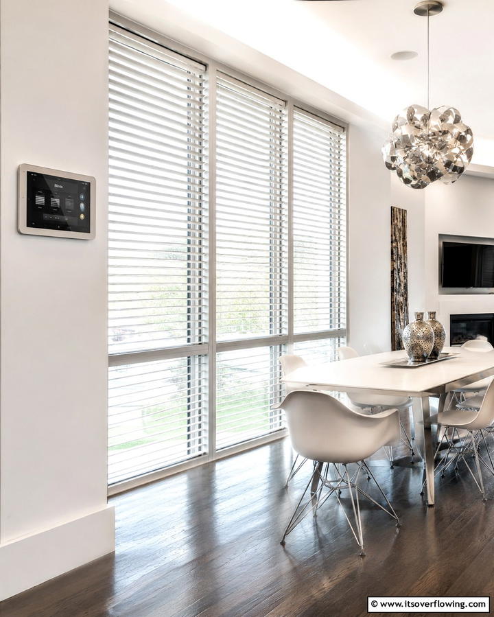Motorized Blinds for Modern Convenience - 25 Dining Room Window Treatments for Elegant Spaces