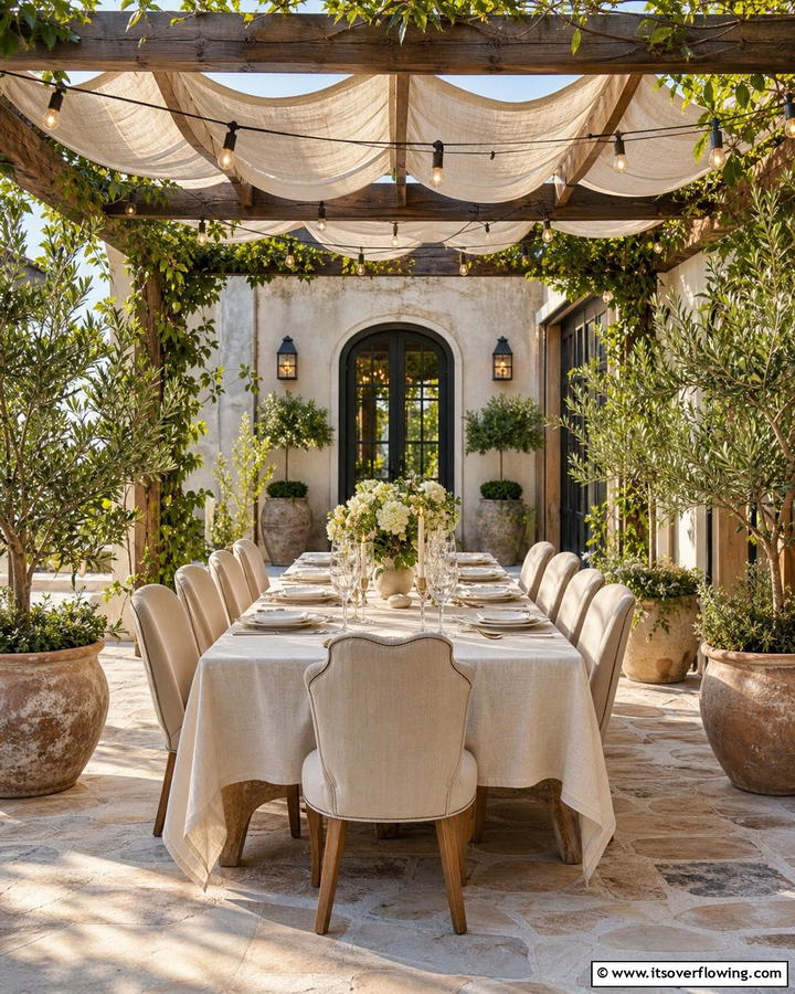 Outdoor Dining Courtyard - 21 Courtyard Ideas to Design a Peaceful Outdoor Oasis