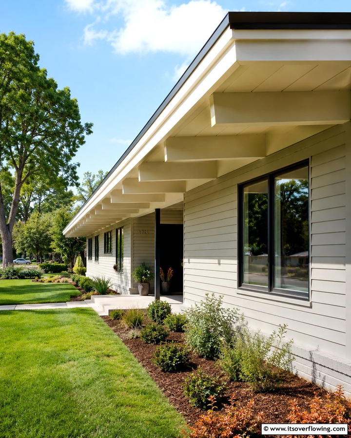 Overhanging Eaves - 25 Ideas for Ranch-Style Home Exteriors