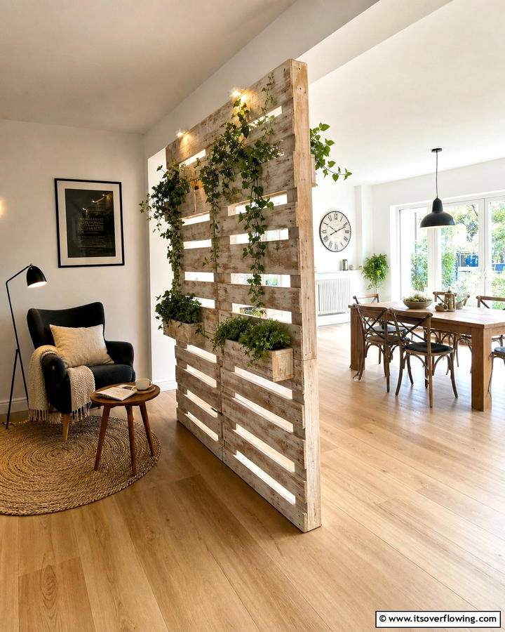 Pallet Room Divider - 21 Pallet Furniture Ideas for Eco-Friendly Home Upgrades