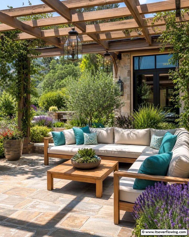 Patio Sofa - 21 Outdoor Seating Ideas for Comfortable Gatherings