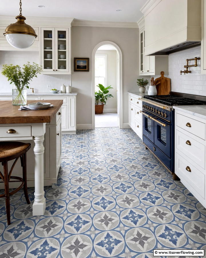 Patterned Floor Tiles - 25 Traditional Kitchen Ideas for Timeless Elegance