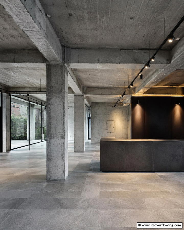 Raw Aesthetic Interiors - 30 Bold Brutalist Interior Design Concepts for Modern Spaces