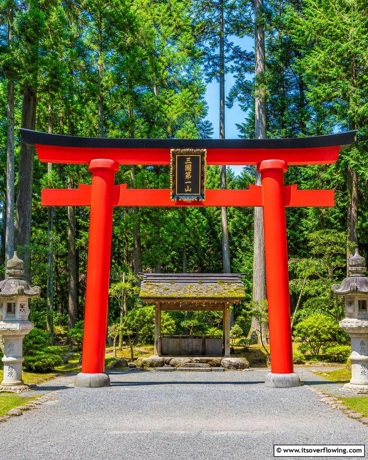 Red Vermilion Gate - 20 Japanese Garden Gate Design Ideas for a Zen Space