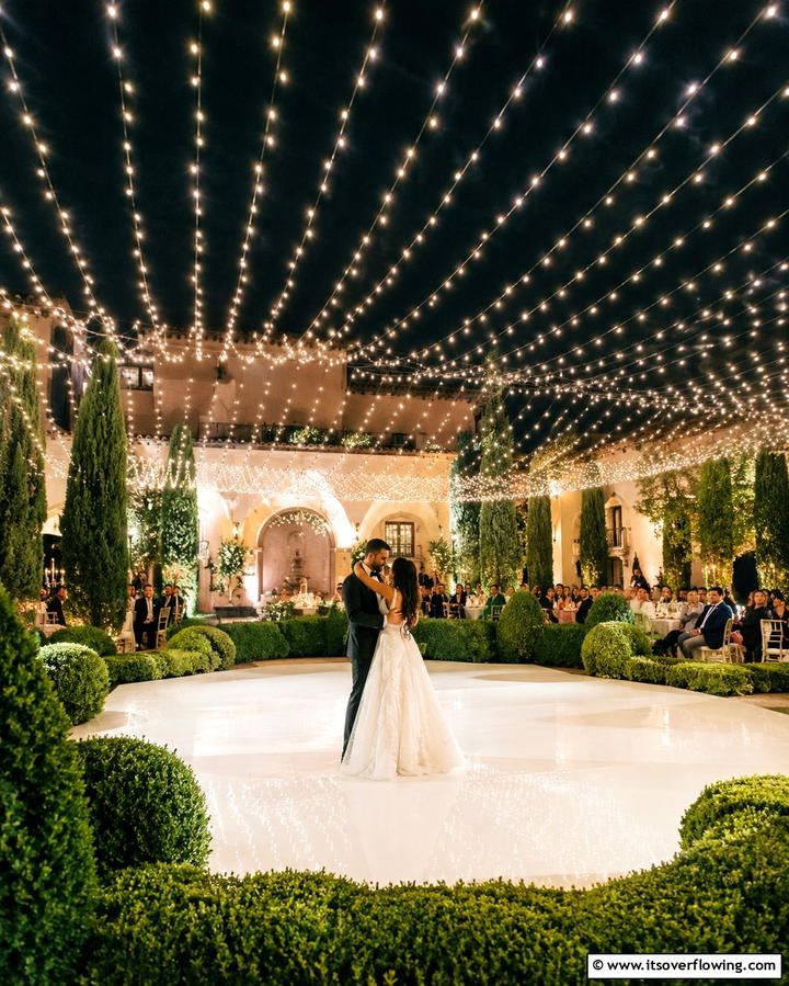 Romantic First Dance Under the Stars - 30 Timeless Classic Wedding Inspiration Ideas for Elegant Celebrations