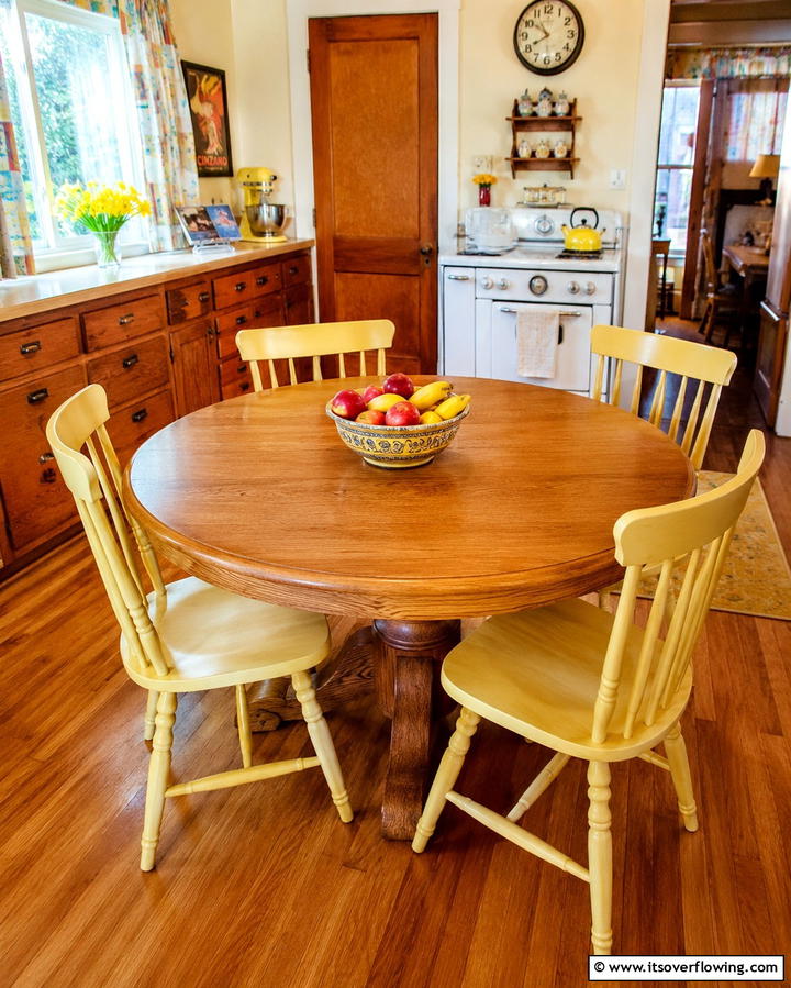 Rounded Kitchen Tables - 30 Vintage 1930s-1940s Kitchen Design Ideas & Inspiration