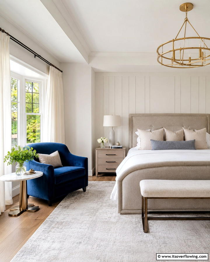 Royal Blue Chair - 25 Royal Blue Bedroom Ideas for a Regal Retreat