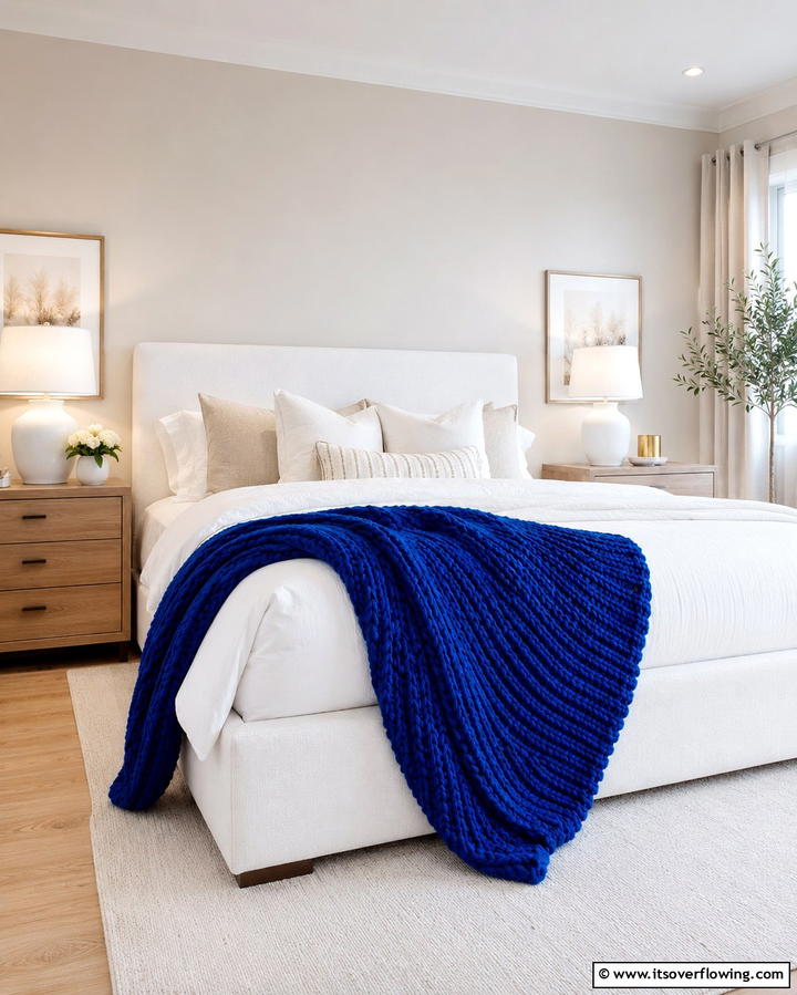 Royal Blue Throw Blanket - 25 Royal Blue Bedroom Ideas for a Regal Retreat