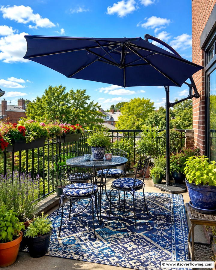 Shade Sails for a Contemporary Look - 25 Balcony Shade Ideas for Comfortable Outdoor Relaxation