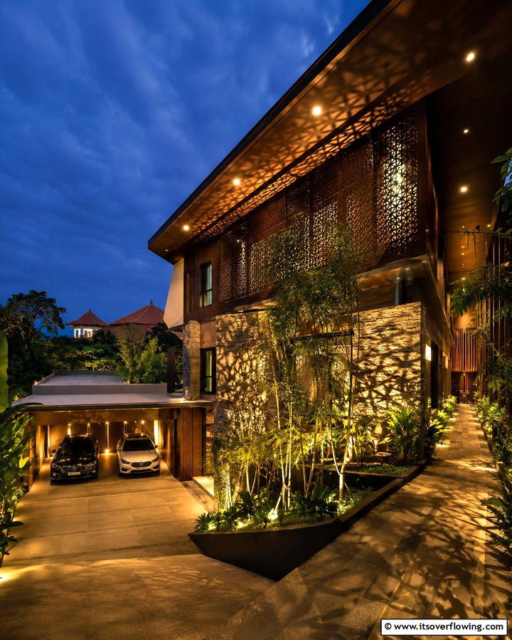 Shadow Casting Lights for Dramatic Effects - 20 Soffit Lighting Ideas to Illuminate Your Home
