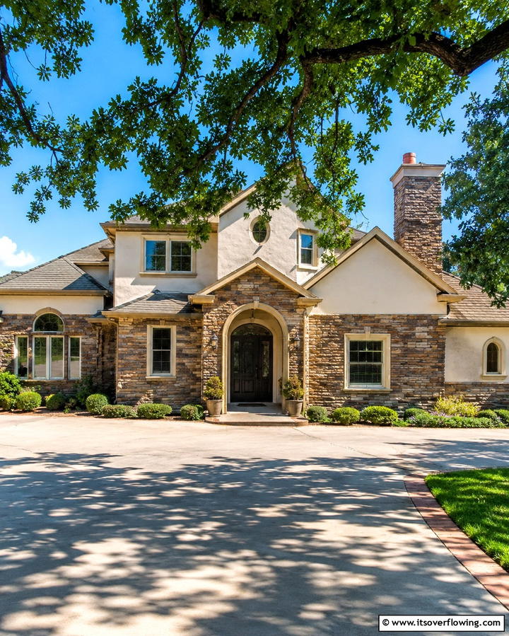Stone Veneer Accents - 25 1980s House Exterior Ideas for a Retro Look