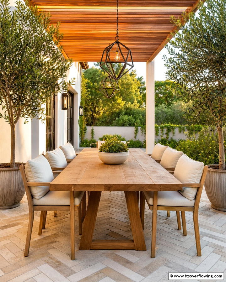 Stylish Patio Dining Area - 21 Backyard Decor Ideas for Inviting Outdoor Entertaining