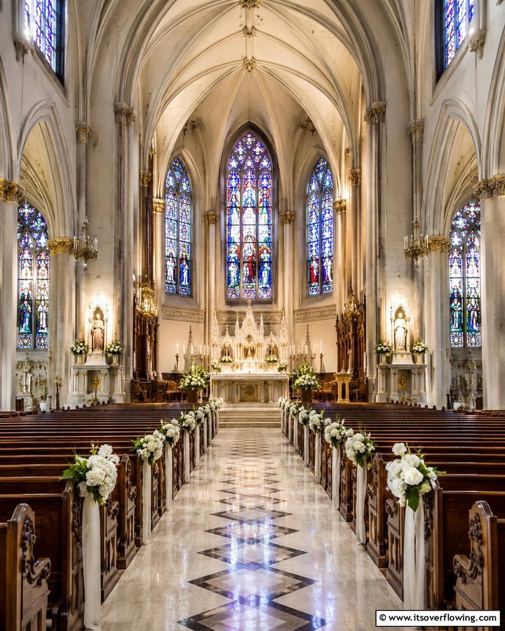 Traditional Church Ceremony - 30 Timeless Classic Wedding Inspiration Ideas for Elegant Celebrations