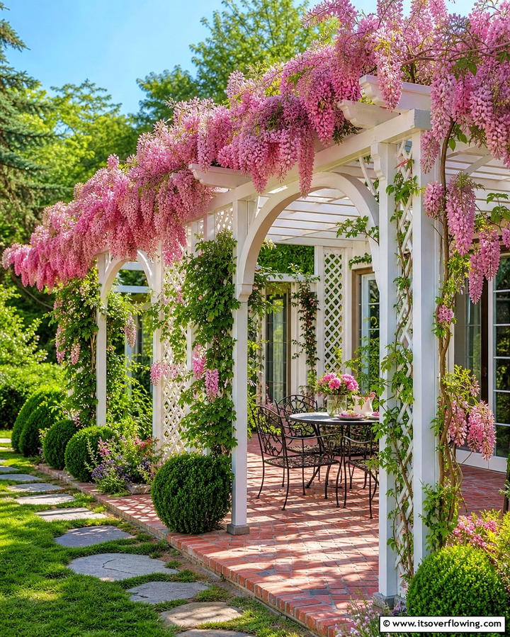 Trellis with Climbing Plants - 25 Outdoor Privacy Screen Ideas for Secluded Spaces