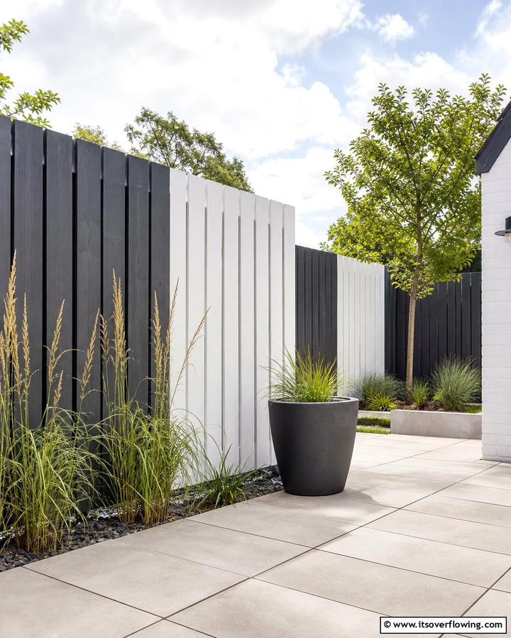 Two Tone Pallet Fence - 25 Pallet Fence Ideas for Eco-Friendly Landscaping