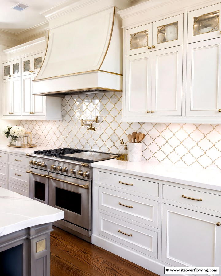 White and Gold Arabesque Tiles - 25 White and Gold Kitchen Backsplash Ideas for Elegance