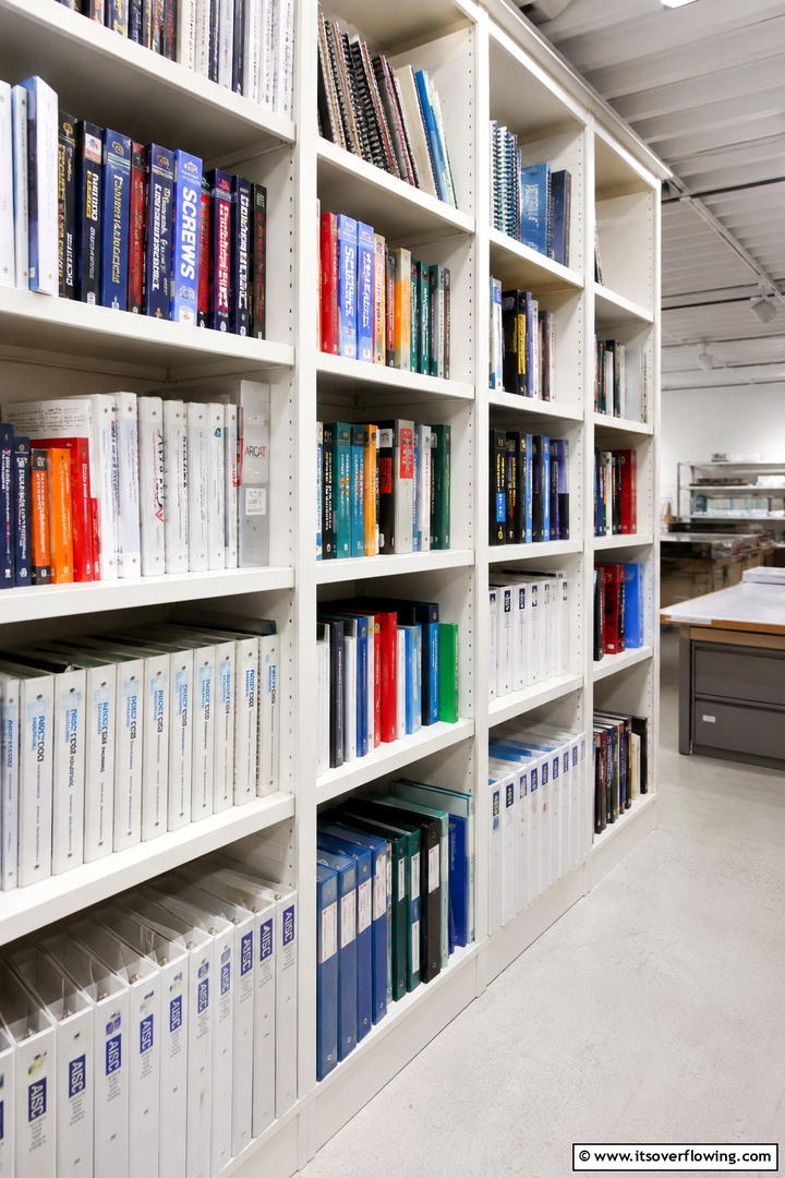Adjustable Book Shelves - 30 Shed Shelving Ideas for Optimal Storage Solutions