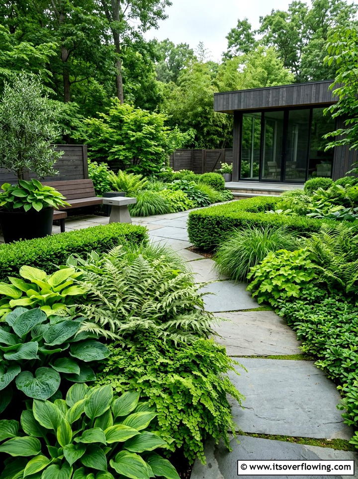 All Green Backyard Landscaping - 25 garden design ideas with monochrome plants