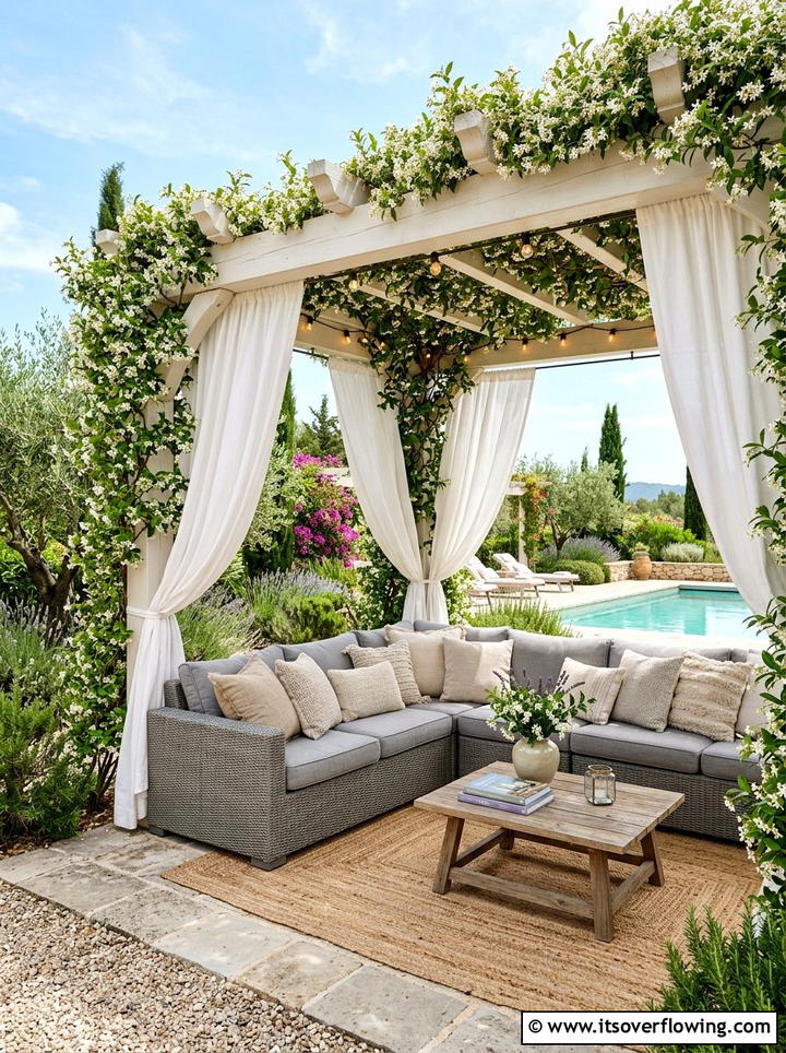 Backyard Pergola Lounge - 25 backyard decorating ideas with pillows