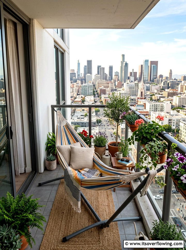 Balcony Hammock - 25 backyard ideas with hammock