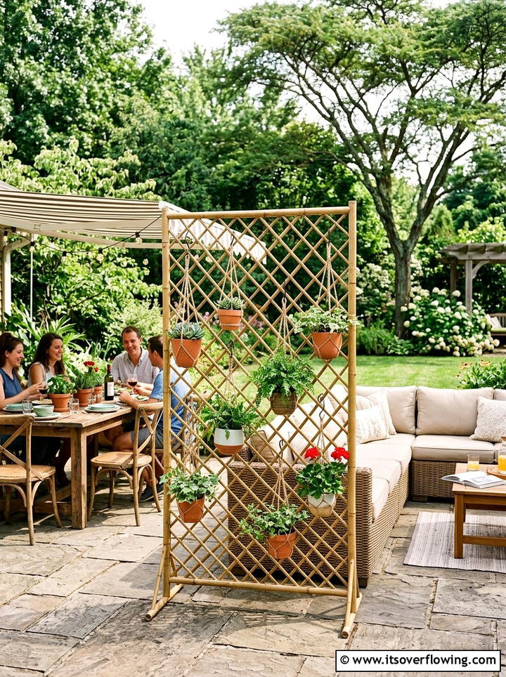 Bamboo Garden Divider - 25 garden ideas with bamboo projects