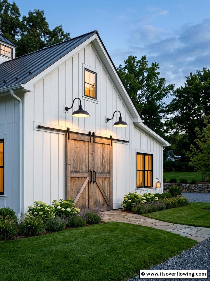 Barn Light Fixture - 25 backyard decorating ideas with farmhouse accents