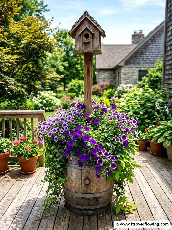 Barrel planter with birdhouse - 25 garden decor ideas with birdhouses