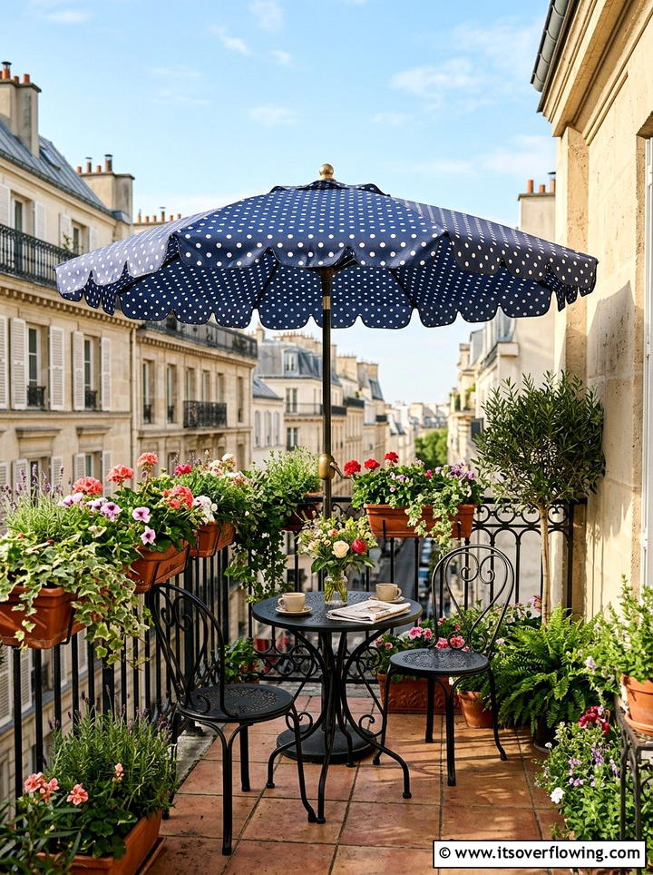 Bistro Table Umbrella - 25 backyard ideas with umbrellas