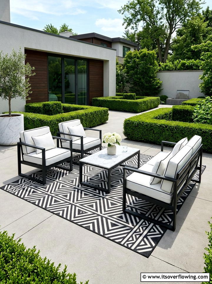 Black and white patio rug - 25 garden decor ideas with outdoor rugs