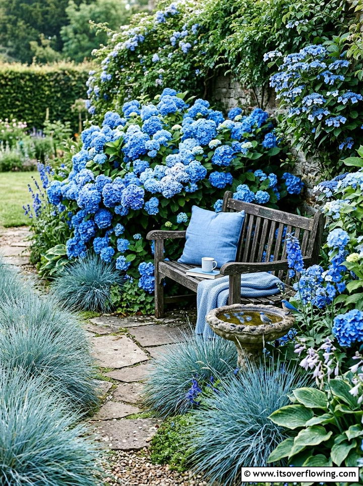 Blue Flower Backyard Corner - 25 garden design ideas with monochrome plants